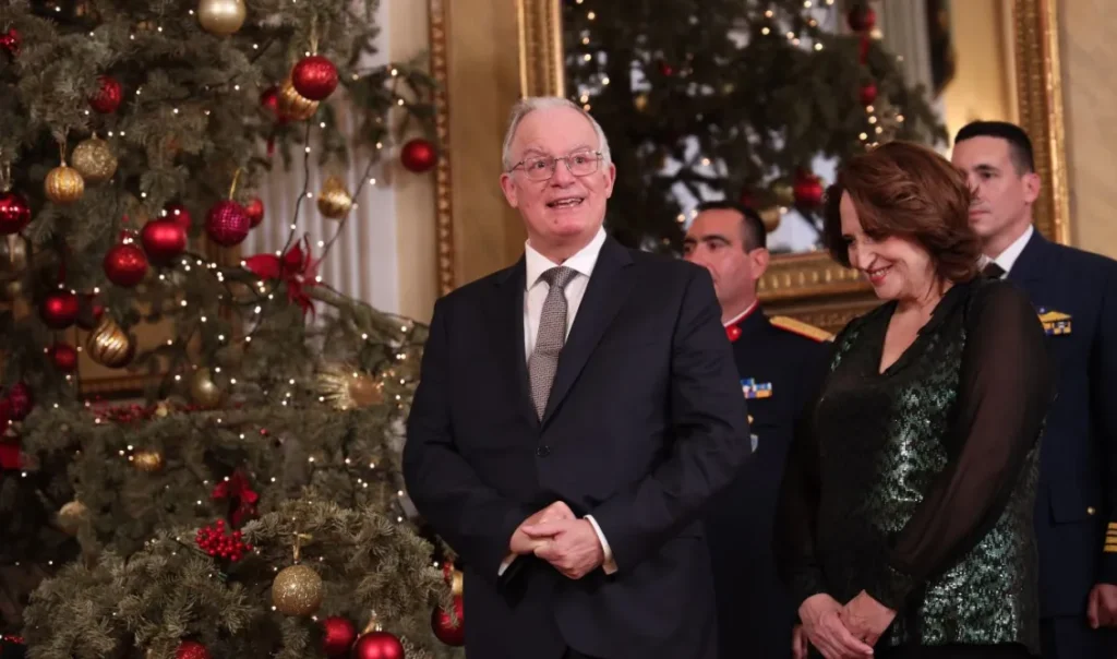 Προεδρικό Μέγαρο: Πρωτοχρονιάτικα κάλαντα στον Κωνσταντίνο Τασούλα – Βίντεο