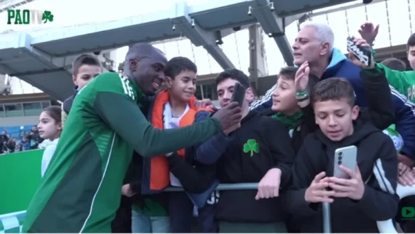 Παναθηναϊκός: Η πρώτη προπόνηση του Τεττέη και η αποθέωση από τους μικρούς φίλους των «πρασίνων» – Βίντεο