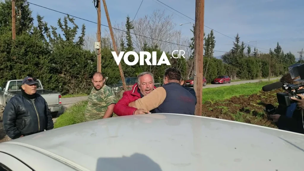 Θεσσαλονίκη: Επεισόδιο στα Πράσινα Φανάρια – Αγρότης πιάστηκε στα χέρια με αστυνομικό όταν του ζήτησε τα στοιχεία του  – Ένταση και «γαλλικά» (βίντεο)