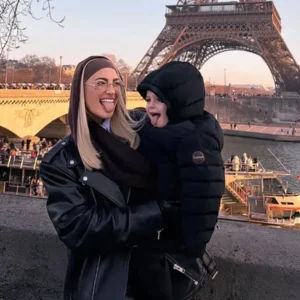 Iωάννα Τούνη: Γιορτινή Απόδραση στο Παρίσι με τον γιο της -Φωτογραφίες & βίντεο