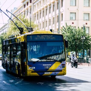 Τέλος εποχής για τα τρόλεϊ στην Αττική – Αρχίζει από σήμερα το ξήλωμα των γραμμών – Αντικαθίστανται από ηλεκτρικά λεωφορεία