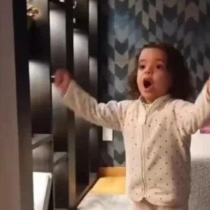 Η κόρη του Τσικίνιο τραγουδά  με …πάθος τον ύμνο του Ολυμπιακού – Βίντεο