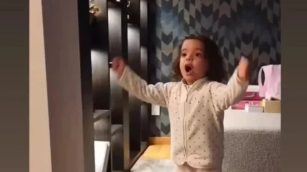 Η κόρη του Τσικίνιο τραγουδά  με …πάθος τον ύμνο του Ολυμπιακού – Βίντεο