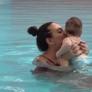 Ευρυδίκη Βαλαβάνη: Το βίντεο στην πισίνα από  τα μαθήματα κολύμβησης που ξεκίνησε ο γιος της