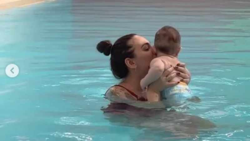 Ευρυδίκη Βαλαβάνη: Το βίντεο στην πισίνα από  τα μαθήματα κολύμβησης που ξεκίνησε ο γιος της