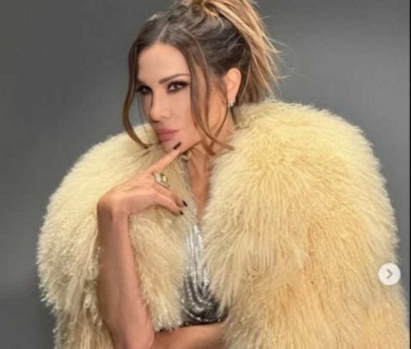 Δέσποινα Βανδή: Στην κουζίνα με τον 18χρονο γιο της, Γιώργο Νικολαΐδη – Βίντεο