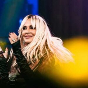 Η Άννα Βίσση «λιώνει» ακούγοντας τον εγγονό της να τραγουδά το «Σε περίπτωση που» – Βίντεο