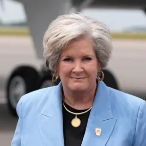 «Εκδικητικός με προσωπικότητα αλκοολικού» ο Τράμπ, ναρκομανής ο Μάσκ και «συνωμοσιολόγος» ο Βανς, λέει η προσωπάρχης του Λευκού Οίκου