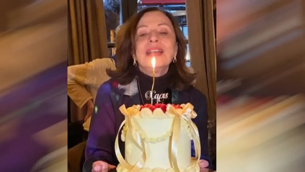 Η Χάρις Αλεξίου έγινε 75 ετών και γιόρτασε με τούρτα και κεράκι τα γενέθλια της