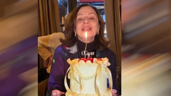 Η Χάρις Αλεξίου έγινε 75 ετών και γιόρτασε με τούρτα και κεράκι τα γενέθλια της