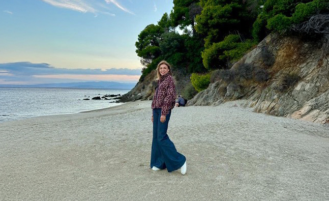 ΕΡΤ1 – «Ό,τι αξίζει» στη Σκιάθο με την Ίνα Ταράντου – Κυριακή 21.12.2025