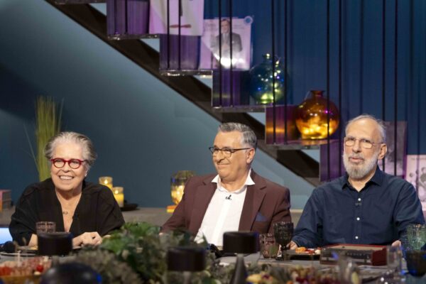 ΕΡΤ1: #Παρέα με τον Γιώργο Κουβαρά – «Οι ξεχωριστοί φίλοι του Δημήτρη Γιαρμενίτη» Α΄ Μέρος – Σάββατο 13.12.2025, στις 22:00