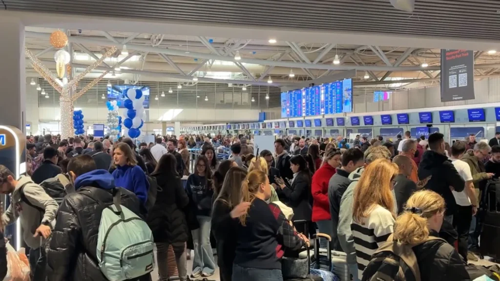 Χάος στο Ελευθέριος Βενιζέλος λόγω τεχνικού ζητήματος στις ραδιοσυχνότητες: Καθηλωμένα αεροπλάνα, ταλαιπωρία για χιλιάδες επιβάτες
