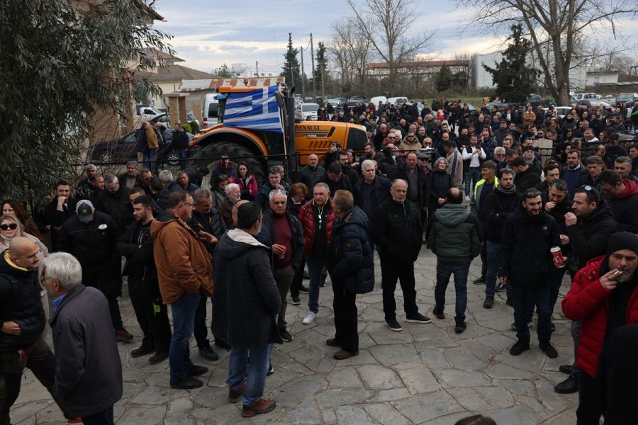 Κλιμακώνουν τις κινητοποιήσεις τους οι αγρότες- Τι αποφάσισαν στη συνέλευση στα Μάλγαρα- «48ωρο κλείσιμο δρόμων σε κομβικά σημεία σε όλη τη χώρα»