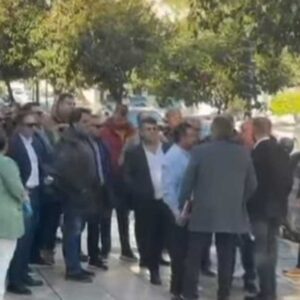 Έφτασαν στο Μέγαρο Μαξίμου οι αγρότες, για την συνάντηση με τον Μητσοτάκη