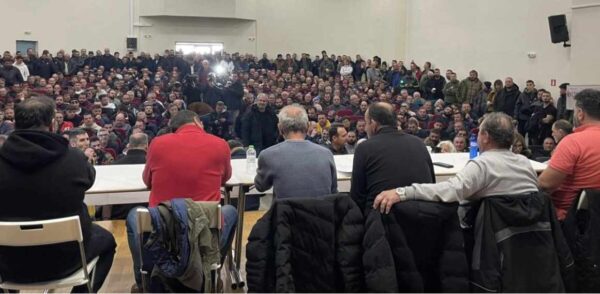 «Ναι» στον διάλογο, «όχι» στο συλλαλητήριο  την Τρίτη στην Αθήνα αποφάσισαν οι αγρότες – Δείτε τι δήλωσαν