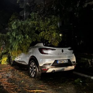 Αλεξανδρούπολη: Ανεμοστρόβιλος με ριπή 154.5 χλμ. σάρωσε το κέντρο της πόλης – Μεγάλες ζημιές, βάρκες βγήκαν στη στεριά – Βίντεο