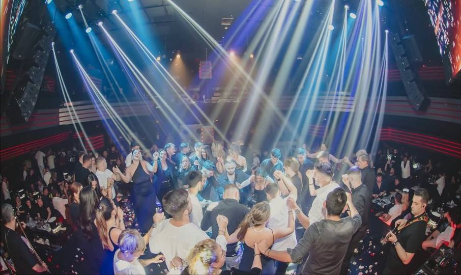 Αποχώρηση-βόμβα γνωστού λαϊκού τραγουδιστή από νυχτερινό σχήμα! – Τι συνέβη