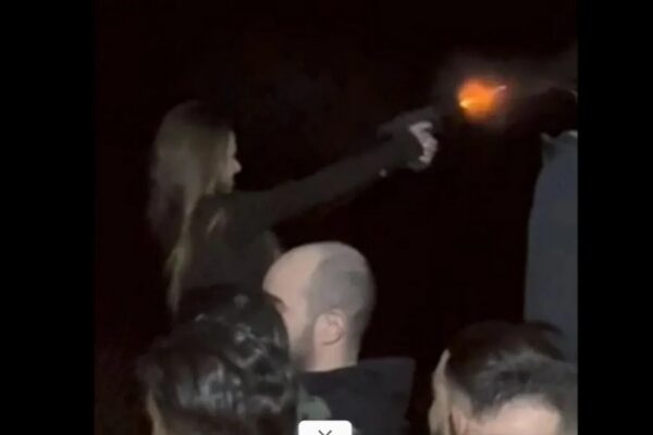 Στο μικροσκόπιο της ΕΛΑΣ βίντεο με γυναίκα αστυνομικό που πυροβολεί στον αέρα  σε γλέντι