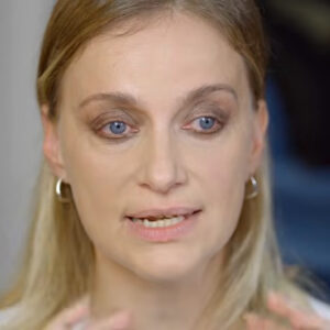 Λένα Δροσάκη: Η μαμά μου με είχε ρωτήσει αν ήμουν γκέι και αν μου άρεσαν οι γυναίκες (βίντεο)