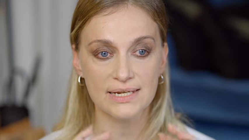 Λένα Δροσάκη: Η μαμά μου με είχε ρωτήσει αν ήμουν γκέι και αν μου άρεσαν οι γυναίκες (βίντεο)