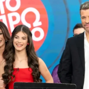 Χάρης & Αντελίνα Βαρθακούρη: Η μικρή τους κόρη, Λιόνα έκανε το ντεμπούτο της στο τραγούδι – Δείτε βίντεο