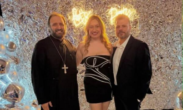 Elaina: Εντυπωσίασε με το live της και ξεσήκωσε τους ομογενείς παραμονή Πρωτοχρονιάς στην εκκλησία της Ζωοδόχου Πηγής στο Μπρονξ (εικόνες+βίντεο)