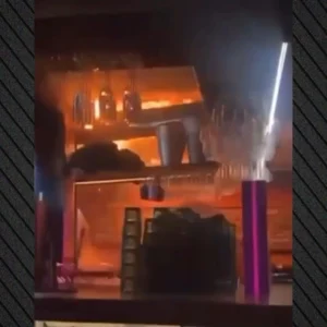 Τραγωδία στην Ελβετία: Βίντεο από τη στιγμή της φωτιάς στο μπαρ στο Κραν Μοντανά με τους 40 νεκρούς και 100 τραυματίες – «Ένας σερβιτόρος άναψε βεγγαλικό πολύ κοντά στην οροφή»
