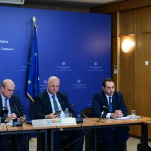 Αγρότες: Στα 8,5 λεπτά/kWh το ρεύμα για τους αγρότες μέχρι τον Απρίλιο του 2028 – Μέσω εφαρμογής επιστροφή του ΕΦΚ πετρελαίου στην αντλία – Τα μέτρα που ανακοίνωσε η κυβέρνηση (βίντεο)