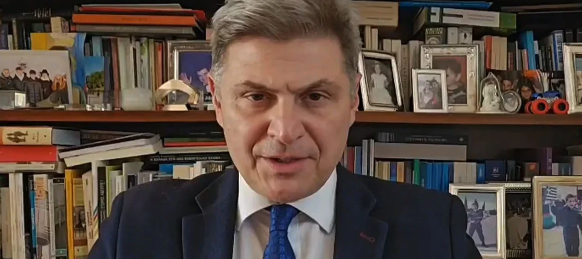 Νικόλας Φαραντούρης: «Δεν παραδίδω την έδρα», λέει ο ευρωβουλευτής μετά την διαγραφή του από τον ΣΥΡΙΖΑ λόγω της «συμπάθειας» του στο κόμμα Καρυστιανού