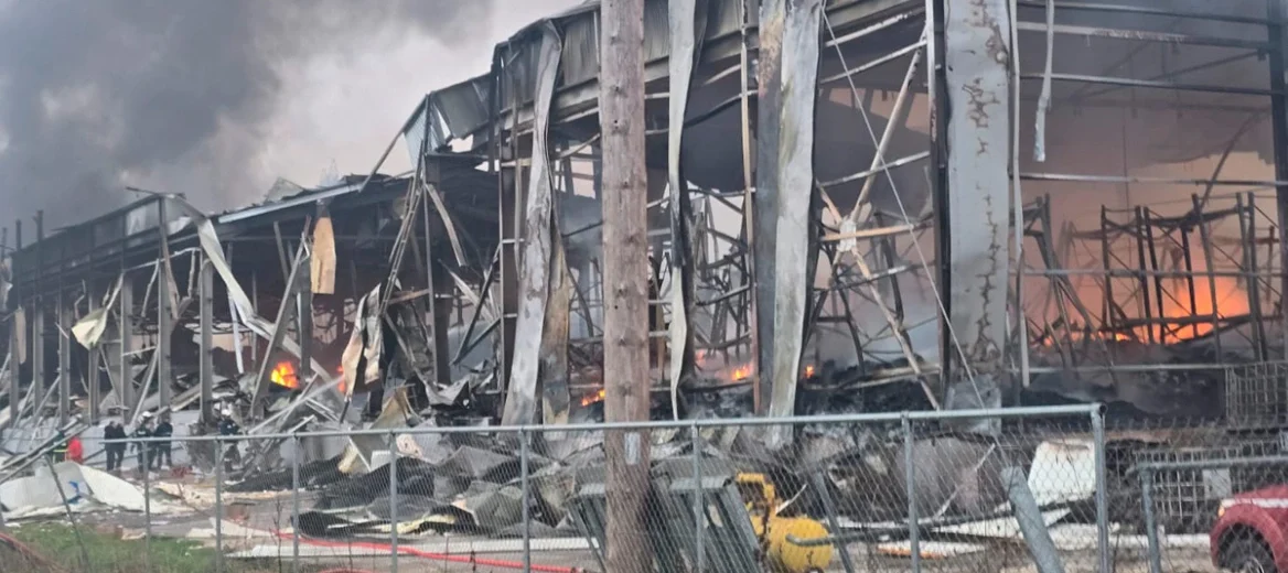 Το πόρισμα του ΕΜΠ για την έκρηξη στη Βιολάντα: Λάθος εγκατάσταση του σωλήνα προπανίου, δεν είχε αντιδιαβρωτική προστασία – «Θα μπορούσα να είχα πεθάνει κι εγώ», λέει ο ιδιοκτήτης από τη φυλακή (βίντεο)