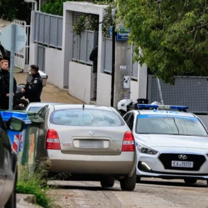 Γλυφάδα: Μαχαίρωσε μέχρι θανάτου του τον πατέρα του – Το 2014 είχε σκοτώσει και τη μητέρα του – «Θα σκοτώσω και τα αδέρφια μου», είπε στους αστυνομικούς ο 46χρονος  δράστης