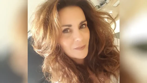 Κακοκαιρία – Άνω Γλυφάδα: Αυτή είναι η 56χρονη που έχασε τη ζωή της – «Είχε σφηνώσει κάτω από το αυτοκίνητο του γιου μου, από τη μέση και κάτω ήταν έξω από το αυτοκίνητο”