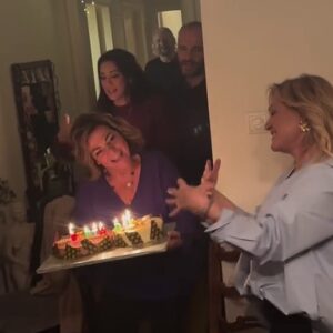 Μαρία Καβογιάννη: Το πάρτι για τα 68α γενέθλιά της,  η τούρτα από τη Βίκυ Σταυροπούλου και τα κλαρίνα