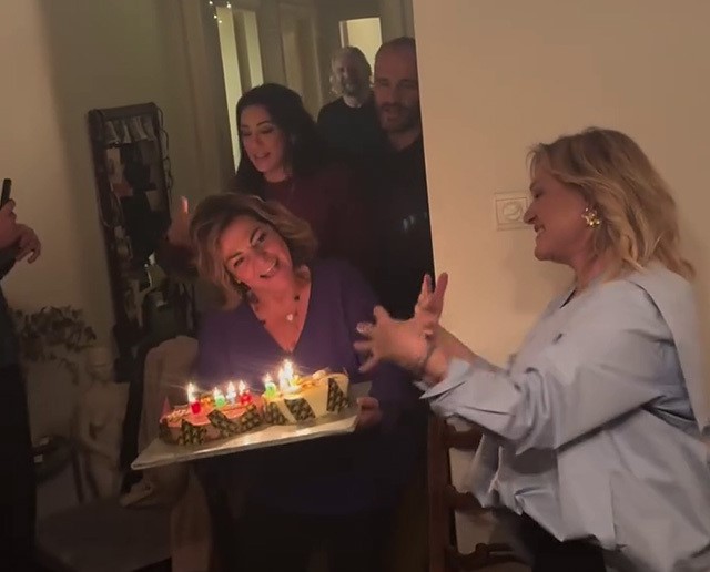 Μαρία Καβογιάννη: Το πάρτι για τα 68α γενέθλιά της,  η τούρτα από τη Βίκυ Σταυροπούλου και τα κλαρίνα
