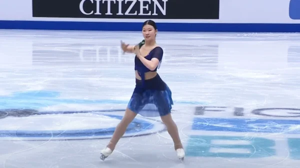 Κινέζα αθλήτρια χορεύει το «Αστερομάτα» της Κλαυδίας σε αγώνα καλλιτεχνικού πατινάζ – Βίντεο