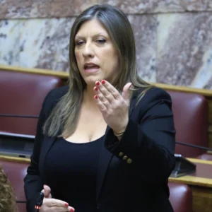 Νέο επεισόδιο της  Ζωής Κωνσταντοπούλου στη Βουλή: «Εγκληματική οργάνωση» η κυβέρνηση – «Συμπλεγματικά υποκείμενα» οι βουλευτές της ΝΔ» – Παραπέμπεται στην Επιτροπή Δεοντολογίας