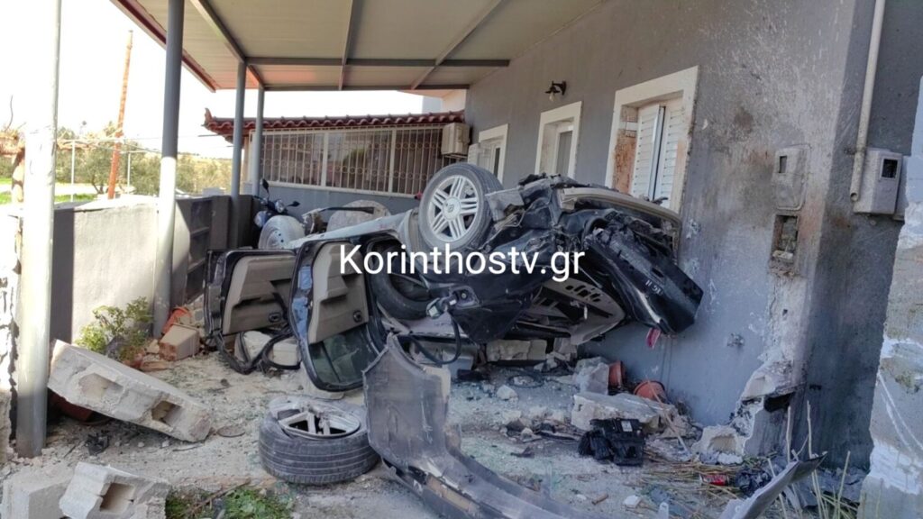 Κόρινθος – Ανείπωτη τραγωδία στα Εξαμίλια: Νεκροί δύο νέοι – Το αυτοκίνητο τους “καρφώθηκε” σε σπίτι  – Βίντεο από την «τρελή» πορεία του ΙΧ