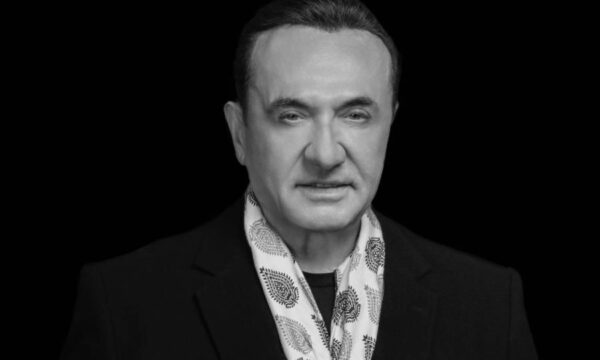 Λευτέρης Πανταζής: «Και Περνάει Καλά» στο νέο του μουσικό μότο που έγινε viral στα social media και «σαρώνει» στα clubs (βίντεο)