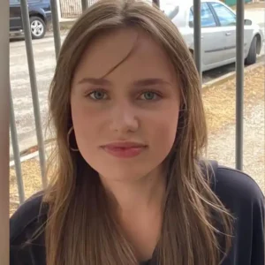 Πάτρα: Παρουσιάστηκε αυτοβούλως ο άνδρας που εμφανίζεται στο βίντεο με την 16χρονη Λόρα που εξαφανίστηκε – Στου Ζωγράφου βρέθηκε η τσάντα της