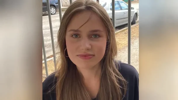 Πάτρα: Παρουσιάστηκε αυτοβούλως ο άνδρας που εμφανίζεται στο βίντεο με την 16χρονη Λόρα –Στου Ζωγράφου βρέθηκε η τσάντα της