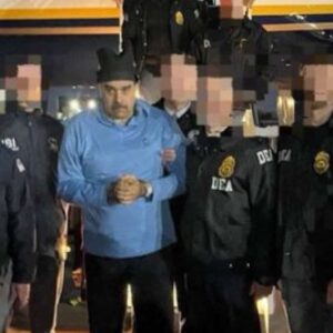 Νικολάς Μαδούρο: Η επιχείρηση «Absolute Resolve» και η κράτηση στη Νέα Υόρκη – Βίντεο από την προσαγωγή του στις ΗΠΑ – «Εμείς θέτουμε τους όρους», λέει ο Τράμπ – 40 νεκροί από την επίθεση