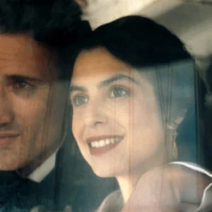 Χαμός στο Twitter  με τη Μεγάλη Χίμαιρα: «Από τις πιο έντονες ερωτικές σκηνές σε σειρά, μπράβο στον Κωνσταντίνου και την Πελούζο για την τόλμη τους»