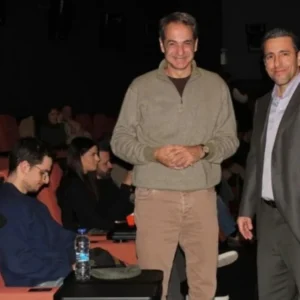 Στον κινηματογράφο ο  Κυριάκος Μητσοτάκης είδε τον «Καποδίστρια» του Σμαραγδή μαζί με τον γιο του