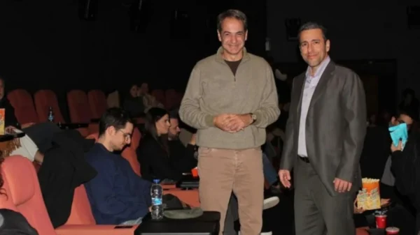 Στον κινηματογράφο ο  Κυριάκος Μητσοτάκης είδε τον «Καποδίστρια» του Σμαραγδή μαζί με τον γιο του