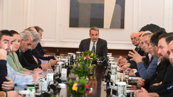 Μητσοτάκης στη συνάντηση με τους αγρότες: Να δούμε τι περιθώρια βελτίωσης υπάρχουν, τις εξελίξεις διαμορφώνουν οι παρόντες και όχι οι απόντες  (βίντεο)