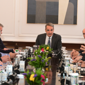 Ολοκληρώθηκε η συνάντηση Μητσοτάκη – αγροτών: Βελτιώσεις στο πετρέλαιο και στην τιμή του ρεύματος – Ενισχύσεις για κτηνοτρόφους