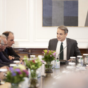 Συνάντηση Μητσοτάκη με τους αγρότες των «σκληρών» μπλόκων: Δεν έχω την απαίτηση να συμφωνήσουμε σε όλα, αλλά να μπει τέλος σε μία περίοδο μεγάλης έντασης