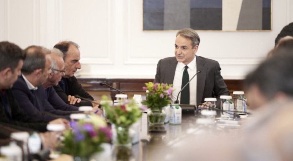 Μαραθώνια συνάντηση: «Ναι» σε τεχνικές βελτιώσεις είπε ο Μητσοτάκης – Δεν είμαστε ικανοποιημένοι, οι αποφάσεις θα ληφθούν στα μπλόκα», δηλώνουν οι αγρότες