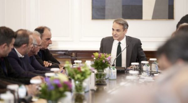 Μαραθώνια συνάντηση: «Ναι» σε τεχνικές βελτιώσεις είπε ο Μητσοτάκης – Δεν είμαστε ικανοποιημένοι, οι αποφάσεις θα ληφθούν στα μπλόκα», δηλώνουν οι αγρότες